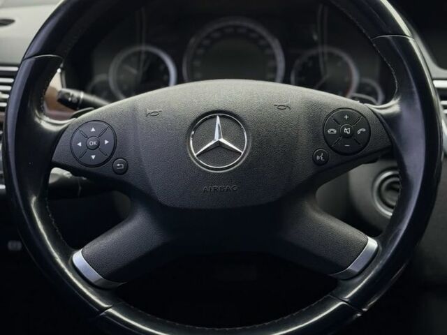 Черный Мерседес Е-Класс, объемом двигателя 2 л и пробегом 203 тыс. км за 12000 $, фото 9 на Automoto.ua