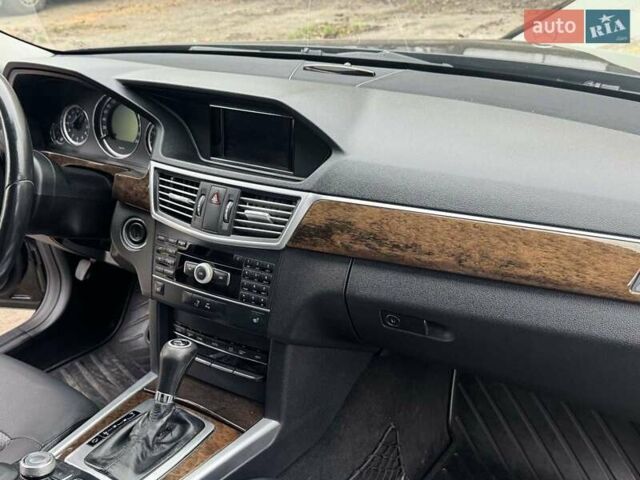 Черный Мерседес Е-Класс, объемом двигателя 1.8 л и пробегом 370 тыс. км за 10500 $, фото 9 на Automoto.ua