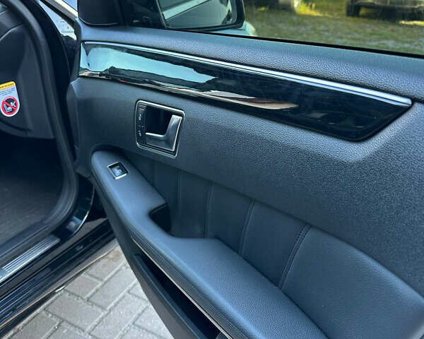 Чорний Мерседес Е-Клас, об'ємом двигуна 2.14 л та пробігом 327 тис. км за 13500 $, фото 14 на Automoto.ua