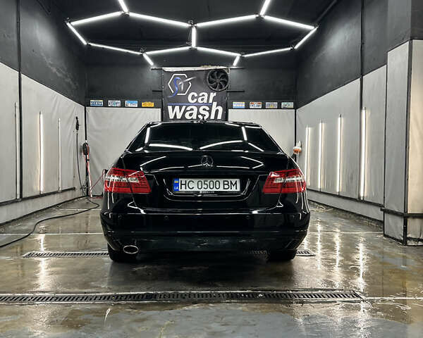 Черный Мерседес Е-Класс, объемом двигателя 1.8 л и пробегом 360 тыс. км за 12000 $, фото 1 на Automoto.ua