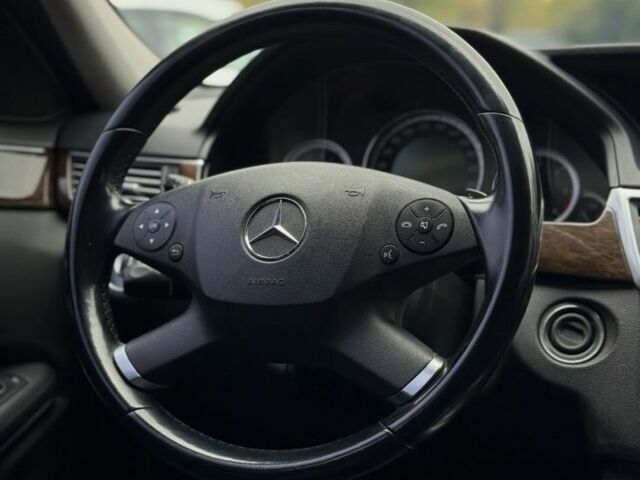 Черный Мерседес Е-Класс, объемом двигателя 2 л и пробегом 203 тыс. км за 12000 $, фото 8 на Automoto.ua