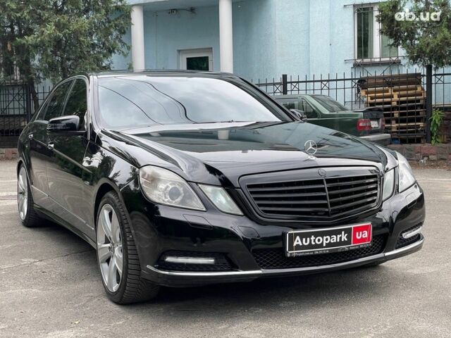 Черный Мерседес Е-Класс, объемом двигателя 1.8 л и пробегом 311 тыс. км за 11390 $, фото 3 на Automoto.ua