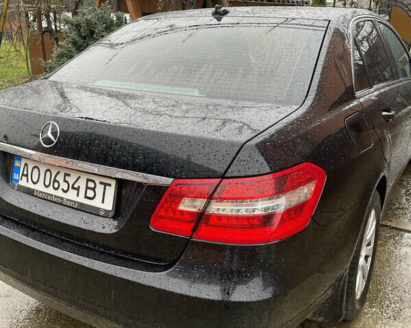 Чорний Мерседес Е-Клас, об'ємом двигуна 2.1 л та пробігом 269 тис. км за 10500 $, фото 4 на Automoto.ua