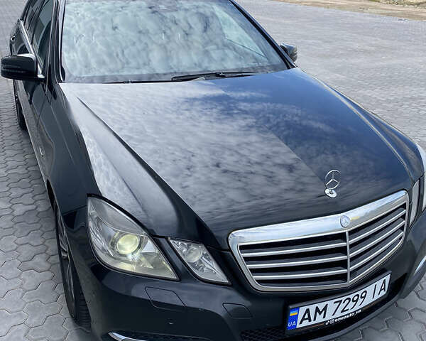 Чорний Мерседес Е-Клас, об'ємом двигуна 2.2 л та пробігом 380 тис. км за 13700 $, фото 1 на Automoto.ua