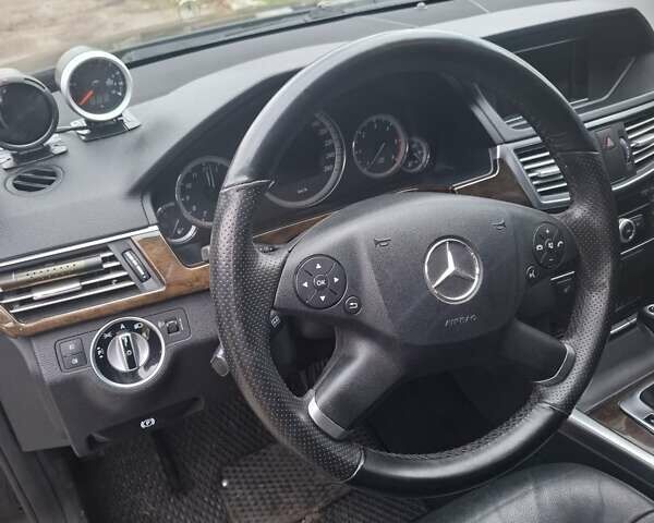 Черный Мерседес Е-Класс, объемом двигателя 2.14 л и пробегом 467 тыс. км за 11200 $, фото 10 на Automoto.ua