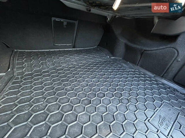 Чорний Мерседес Е-Клас, об'ємом двигуна 2.14 л та пробігом 298 тис. км за 11900 $, фото 40 на Automoto.ua