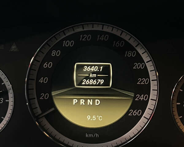 Черный Мерседес Е-Класс, объемом двигателя 2.2 л и пробегом 268 тыс. км за 10800 $, фото 12 на Automoto.ua