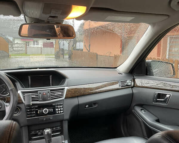 Чорний Мерседес Е-Клас, об'ємом двигуна 2.1 л та пробігом 269 тис. км за 10500 $, фото 12 на Automoto.ua