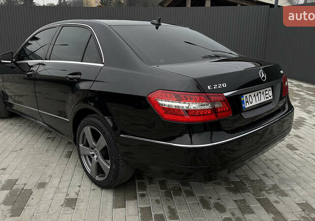 Чорний Мерседес Е-Клас, об'ємом двигуна 2.2 л та пробігом 399 тис. км за 12500 $, фото 5 на Automoto.ua