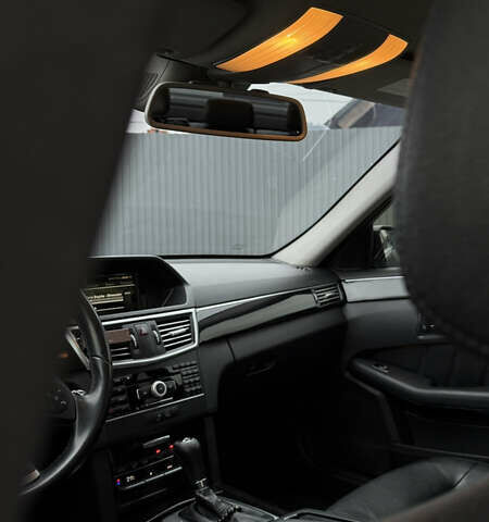 Чорний Мерседес Е-Клас, об'ємом двигуна 2.2 л та пробігом 399 тис. км за 12500 $, фото 25 на Automoto.ua