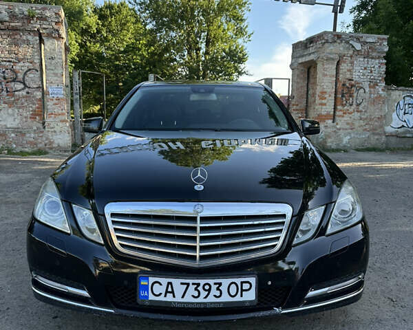 Черный Мерседес Е-Класс, объемом двигателя 3.5 л и пробегом 301 тыс. км за 9499 $, фото 1 на Automoto.ua