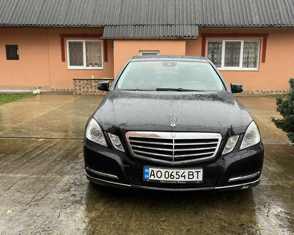 Чорний Мерседес Е-Клас, об'ємом двигуна 2.1 л та пробігом 269 тис. км за 10500 $, фото 1 на Automoto.ua