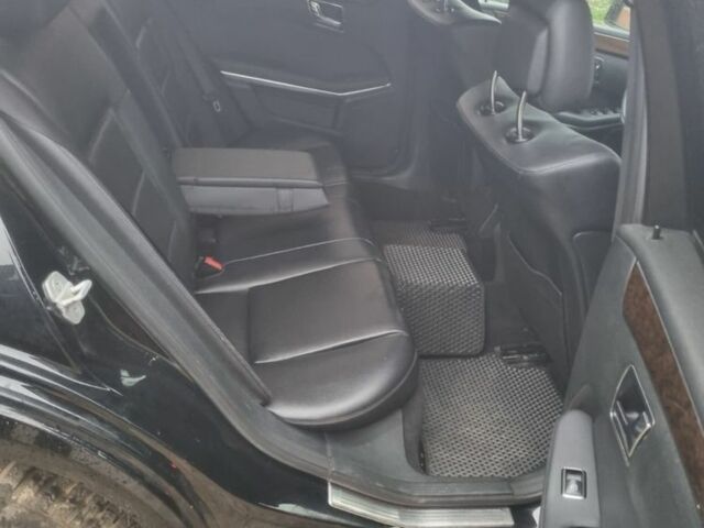 Черный Мерседес Е-Класс, объемом двигателя 2.1 л и пробегом 269 тыс. км за 11000 $, фото 4 на Automoto.ua