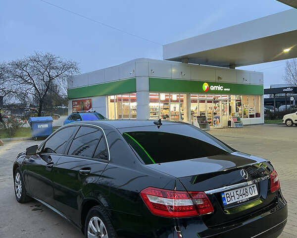 Черный Мерседес Е-Класс, объемом двигателя 2.2 л и пробегом 268 тыс. км за 10800 $, фото 3 на Automoto.ua
