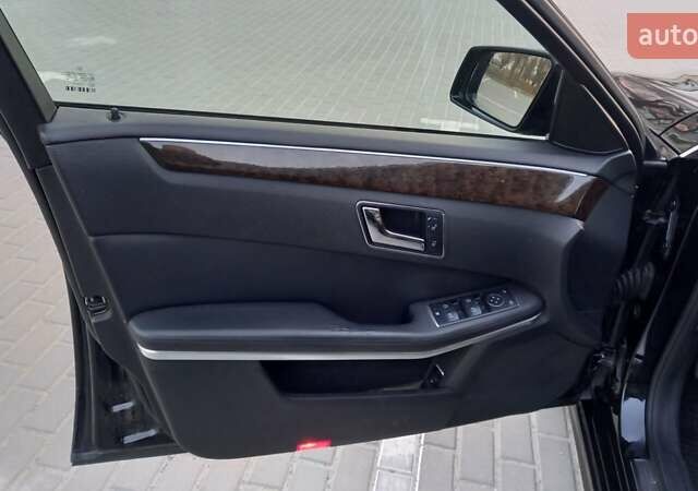 Черный Мерседес Е-Класс, объемом двигателя 1.8 л и пробегом 420 тыс. км за 10500 $, фото 12 на Automoto.ua
