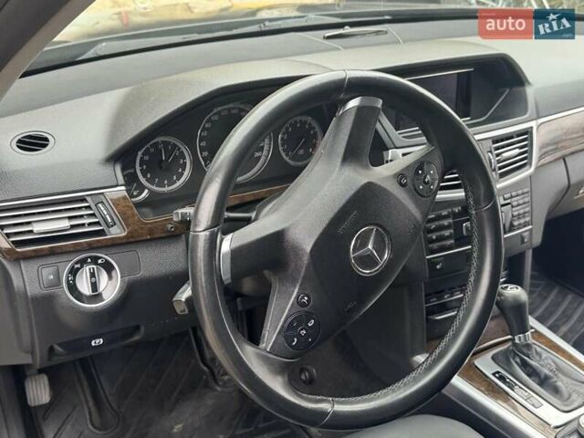 Черный Мерседес Е-Класс, объемом двигателя 1.8 л и пробегом 370 тыс. км за 10500 $, фото 4 на Automoto.ua