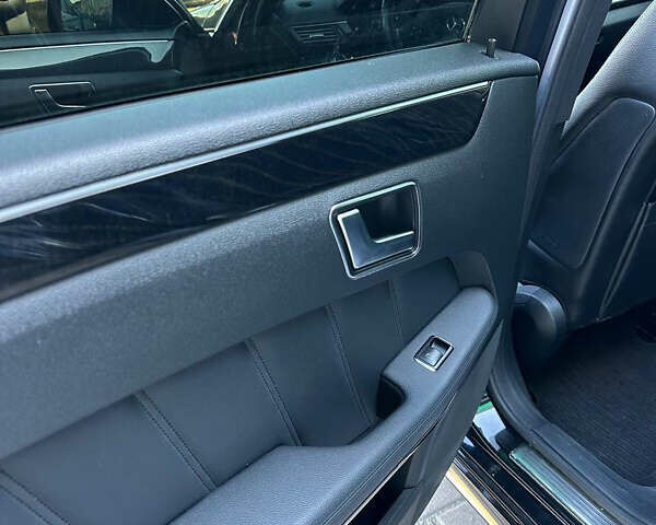 Чорний Мерседес Е-Клас, об'ємом двигуна 2.14 л та пробігом 327 тис. км за 13500 $, фото 17 на Automoto.ua