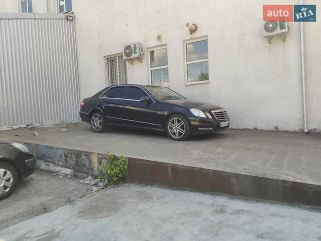 Чорний Мерседес Е-Клас, об'ємом двигуна 0 л та пробігом 260 тис. км за 13000 $, фото 4 на Automoto.ua