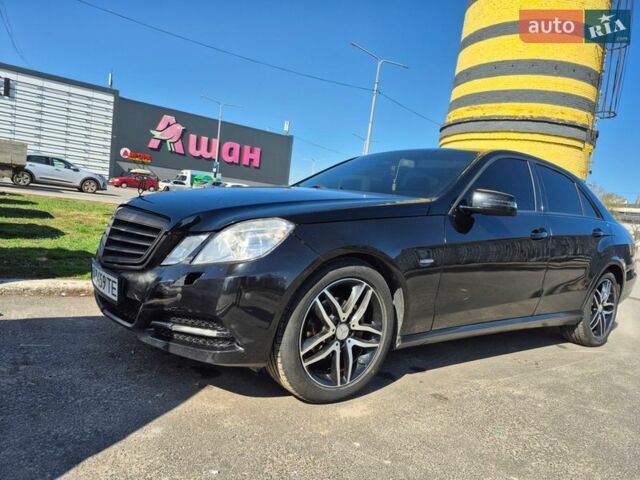 Черный Мерседес Е-Класс, объемом двигателя 2.14 л и пробегом 291 тыс. км за 9950 $, фото 1 на Automoto.ua