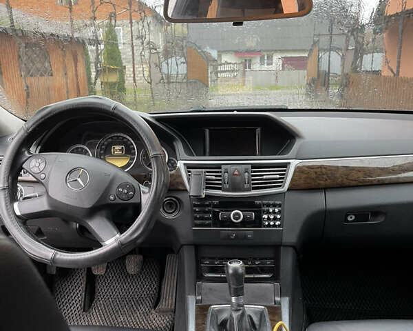 Чорний Мерседес Е-Клас, об'ємом двигуна 2.1 л та пробігом 269 тис. км за 10500 $, фото 10 на Automoto.ua