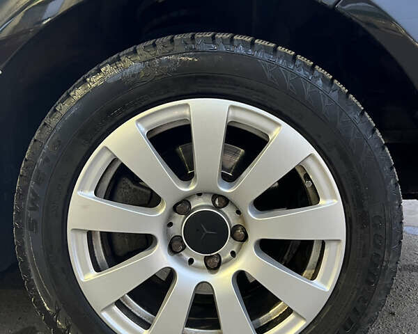 Черный Мерседес Е-Класс, объемом двигателя 2.2 л и пробегом 268 тыс. км за 10800 $, фото 10 на Automoto.ua