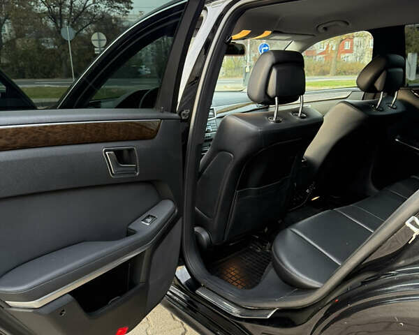 Черный Мерседес Е-Класс, объемом двигателя 2.14 л и пробегом 336 тыс. км за 11200 $, фото 13 на Automoto.ua