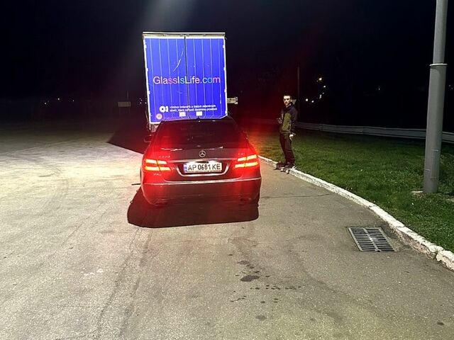 Чорний Мерседес Е-Клас, об'ємом двигуна 2.1 л та пробігом 263 тис. км за 15000 $, фото 7 на Automoto.ua