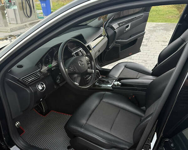 Черный Мерседес Е-Класс, объемом двигателя 2.2 л и пробегом 470 тыс. км за 12500 $, фото 7 на Automoto.ua