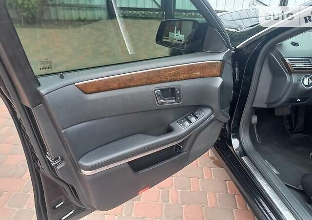 Черный Мерседес Е-Класс, объемом двигателя 1.8 л и пробегом 270 тыс. км за 10500 $, фото 13 на Automoto.ua