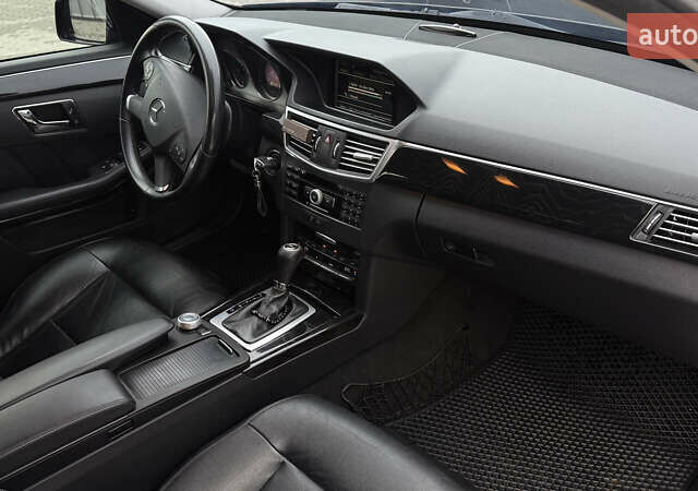 Чорний Мерседес Е-Клас, об'ємом двигуна 2.2 л та пробігом 399 тис. км за 12500 $, фото 9 на Automoto.ua