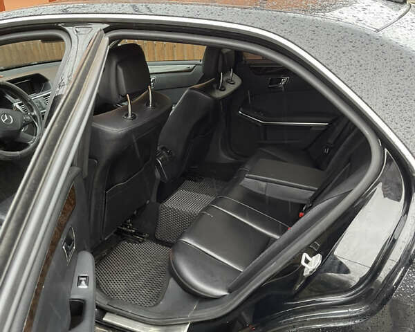 Чорний Мерседес Е-Клас, об'ємом двигуна 2.1 л та пробігом 269 тис. км за 10500 $, фото 9 на Automoto.ua