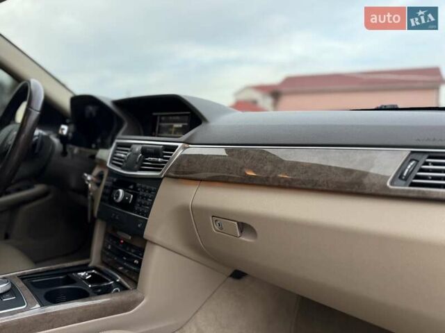 Мерседес Е-Клас 2011 у Києві на Automoto.ua Чорний Мерседес Е-Клас, об'ємом двигуна 3 л та пробігом 227 тис. км за 12500 $, фото 24 на Automoto.ua