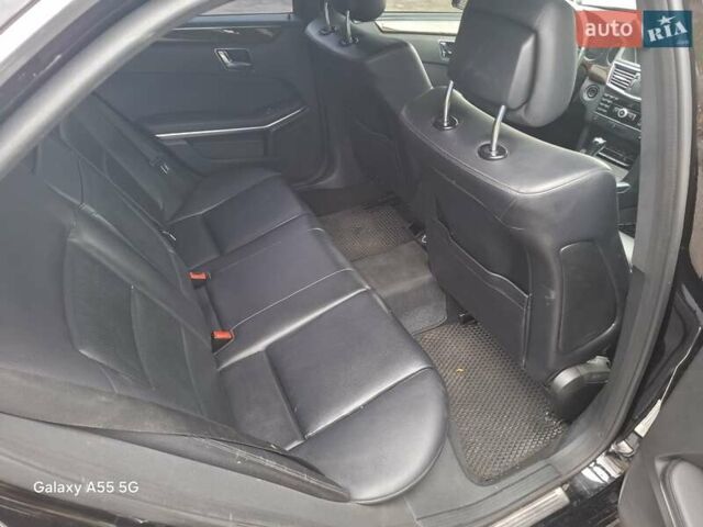 Черный Мерседес Е-Класс, объемом двигателя 2.14 л и пробегом 467 тыс. км за 11200 $, фото 6 на Automoto.ua