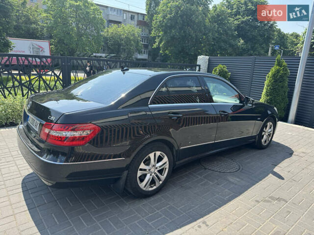 Черный Мерседес Е-Класс, объемом двигателя 2.1 л и пробегом 310 тыс. км за 15500 $, фото 5 на Automoto.ua