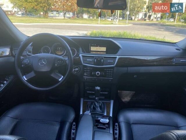 Черный Мерседес Е-Класс, объемом двигателя 2.1 л и пробегом 315 тыс. км за 11500 $, фото 2 на Automoto.ua