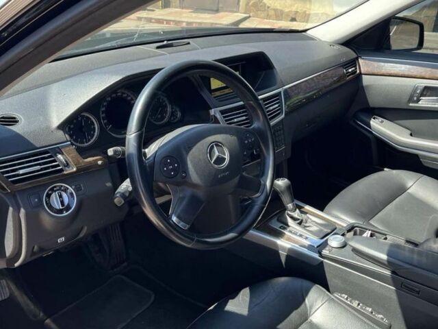 Чорний Мерседес Е-Клас, об'ємом двигуна 1.8 л та пробігом 311 тис. км за 10800 $, фото 7 на Automoto.ua