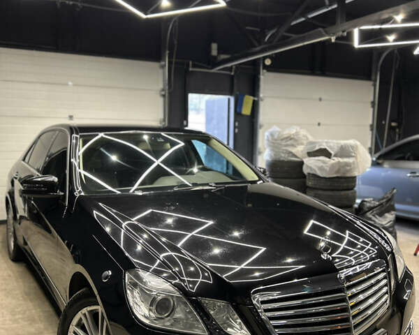 Черный Мерседес Е-Класс, объемом двигателя 3.5 л и пробегом 103 тыс. км за 15500 $, фото 1 на Automoto.ua