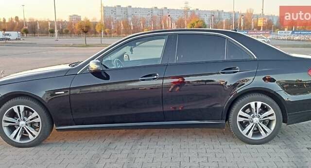 Черный Мерседес Е-Класс, объемом двигателя 2.1 л и пробегом 234 тыс. км за 12000 $, фото 1 на Automoto.ua