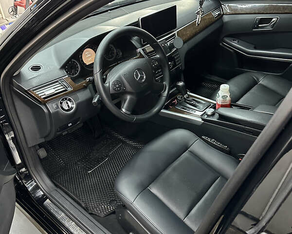 Черный Мерседес Е-Класс, объемом двигателя 1.8 л и пробегом 360 тыс. км за 12000 $, фото 17 на Automoto.ua