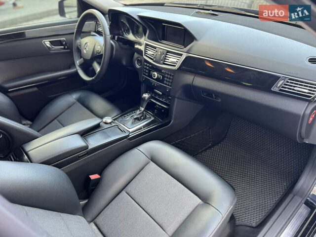 Черный Мерседес Е-Класс, объемом двигателя 2.2 л и пробегом 248 тыс. км за 13390 $, фото 24 на Automoto.ua
