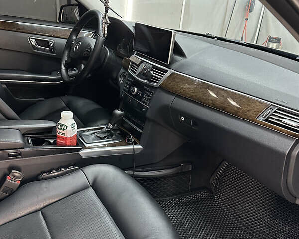 Черный Мерседес Е-Класс, объемом двигателя 1.8 л и пробегом 360 тыс. км за 12000 $, фото 12 на Automoto.ua