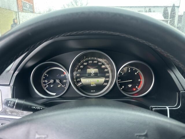 Черный Мерседес Е-Класс, объемом двигателя 2.1 л и пробегом 286 тыс. км за 9999 $, фото 8 на Automoto.ua