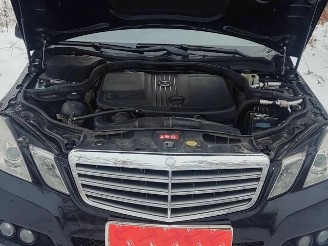 Черный Мерседес Е-Класс, объемом двигателя 2.2 л и пробегом 310 тыс. км за 10200 $, фото 7 на Automoto.ua