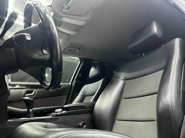 Чорний Мерседес Е-Клас, об'ємом двигуна 0 л та пробігом 245 тис. км за 11700 $, фото 9 на Automoto.ua