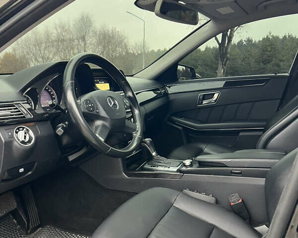 Черный Мерседес Е-Класс, объемом двигателя 1.8 л и пробегом 271 тыс. км за 8999 $, фото 16 на Automoto.ua