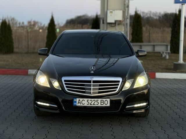 Чорний Мерседес Е-Клас, об'ємом двигуна 3 л та пробігом 345 тис. км за 14999 $, фото 1 на Automoto.ua