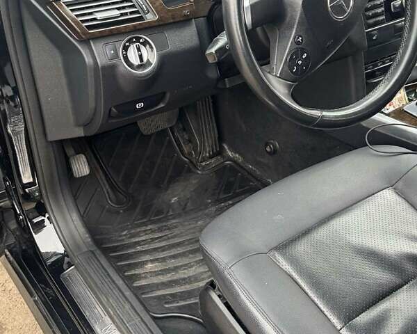 Черный Мерседес Е-Класс, объемом двигателя 1.8 л и пробегом 370 тыс. км за 10500 $, фото 7 на Automoto.ua