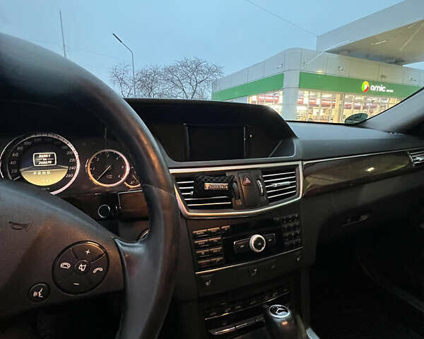 Черный Мерседес Е-Класс, объемом двигателя 2.2 л и пробегом 268 тыс. км за 10800 $, фото 13 на Automoto.ua