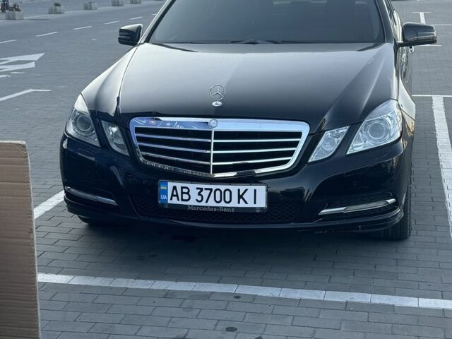 Черный Мерседес Е-Класс, объемом двигателя 2.2 л и пробегом 210 тыс. км за 15000 $, фото 2 на Automoto.ua