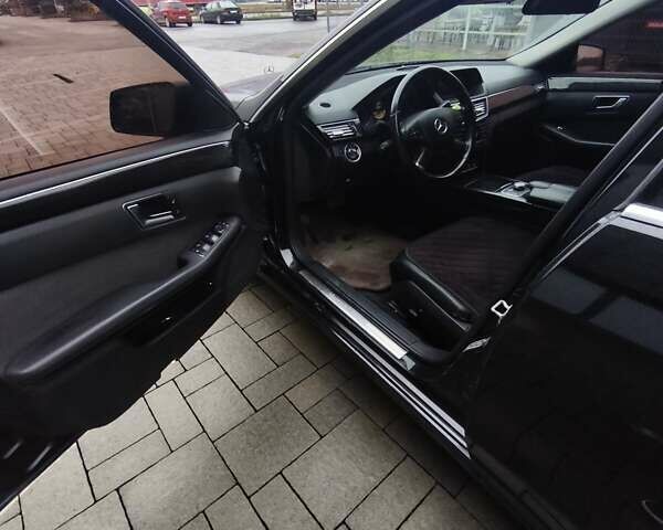Чорний Мерседес Е-Клас, об'ємом двигуна 2.2 л та пробігом 377 тис. км за 11500 $, фото 10 на Automoto.ua